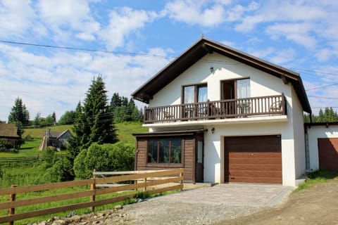 Property building, Facade/entrance, Day, Natural landscape, View (from property/room), Balcony/Terrace
