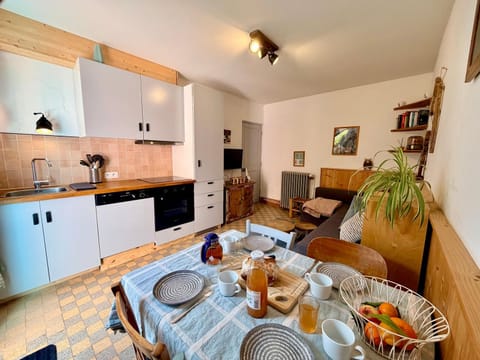 Coffee/tea facilities, Living room, Food