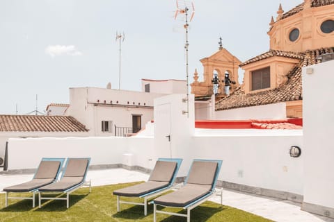 Property building, Solarium, View (from property/room), Balcony/Terrace, Seating area, sunbed