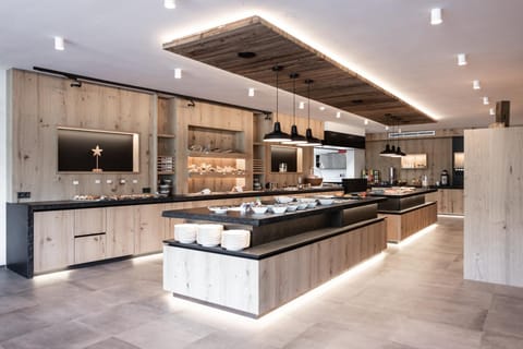 Food and drinks, Food