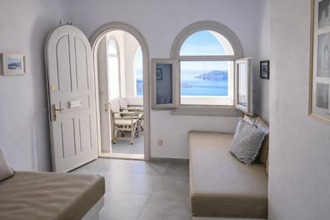 Bed, Balcony/Terrace, Seating area, Sea view