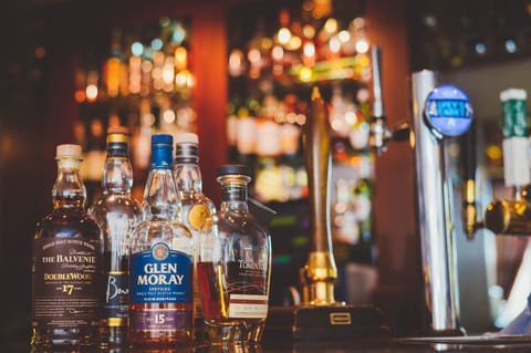 Lounge or bar, Drinks, Alcoholic drinks