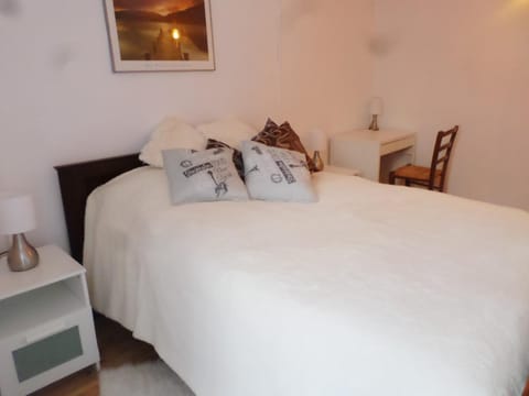 Bedroom, Internal: Not applicable to any particular room