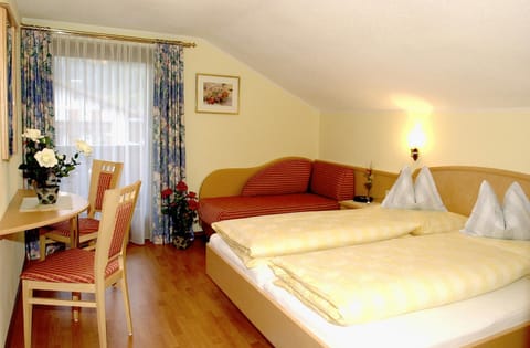 Pension Regina Bed and Breakfast in Lech