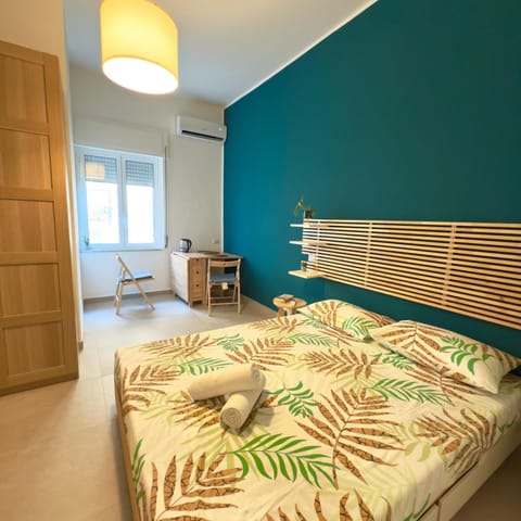 Bed, Photo of the whole room, Bedroom, air conditioner