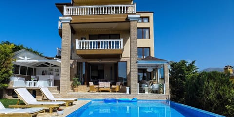 Facade/entrance, Banquet/Function facilities, On site, Pool view