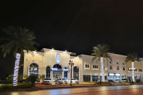 Facade/entrance, Bird's eye view