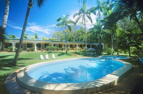 Facade/entrance, Swimming pool