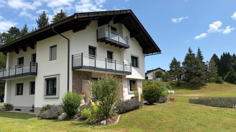 Property building, Facade/entrance, Spring, Day, Natural landscape, Garden, Garden view