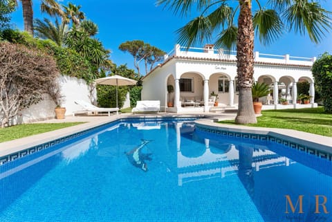 Property building, Garden, Garden view, Pool view, Swimming pool, sunbed