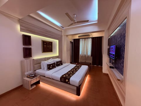 Bed, TV and multimedia, Photo of the whole room, Bedroom, air conditioner