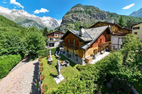 Property building, Day, Natural landscape, Mountain view