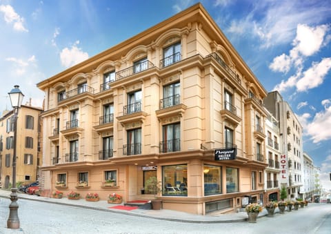 Property building, Facade/entrance, Day, Neighbourhood, City view
