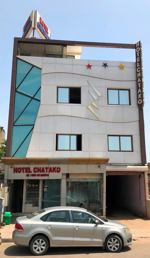 Property building, Facade/entrance, Property logo or sign