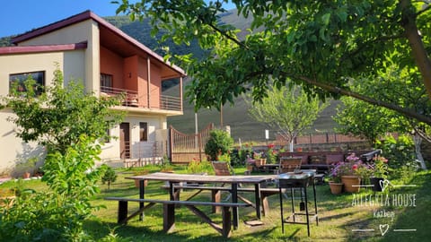 Property building, Day, Natural landscape, Garden, Dining area, Garden view