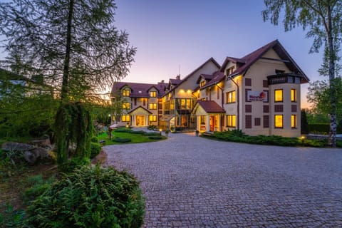 Property building, Facade/entrance, Garden, Floor plan, Garden view