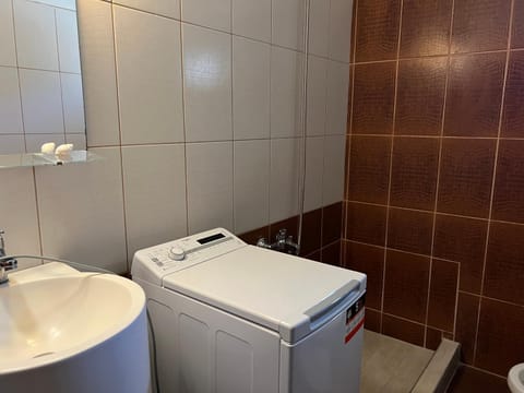 Bathroom, washing machine