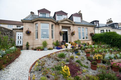 Dean Park Guest House Bed and Breakfast in Kilmarnock