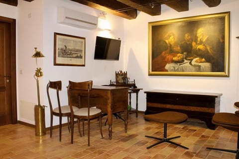 Communal lounge/ TV room, Lobby or reception