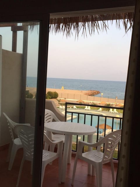 Photo of the whole room, Sea view