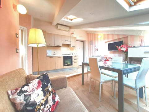 La Mansarda Bianca House in Naples