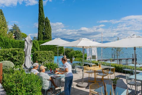 Restaurant/places to eat, Natural landscape, Garden, View (from property/room), Garden view, Lake view, Breakfast