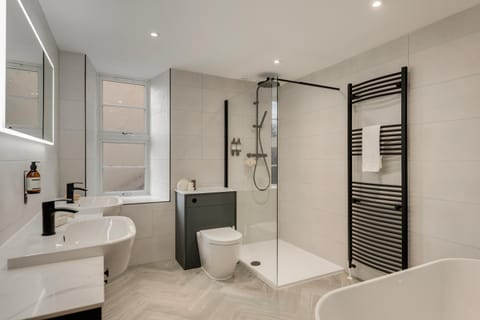 REFURBISHED Jan 26 - Meridian Place - Sleeps 7 Apartment in Bristol