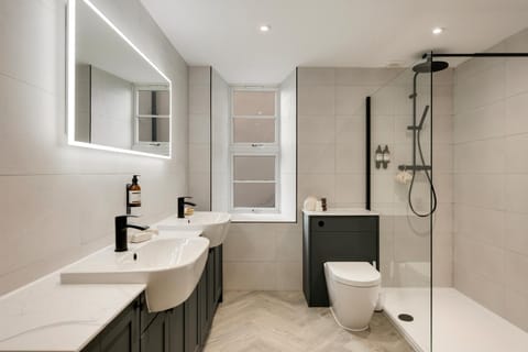 REFURBISHED Jan 26 - Meridian Place - Sleeps 7 Apartment in Bristol