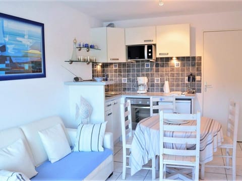 Appartement 2 pièces avec terrasse, 5 couchages, Le Lavandou - FR-1-251-227 Apartment in Le Lavandou