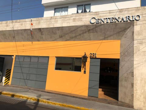 Facade/entrance
