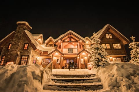 Restaurant/places to eat, Facade/entrance, Night, Winter