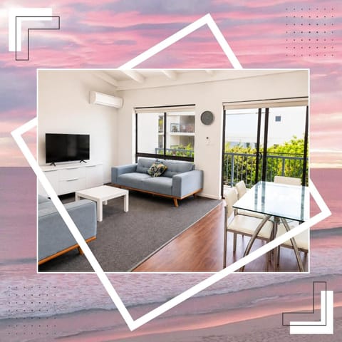 TV and multimedia, View (from property/room), Balcony/Terrace, Living room, Seating area