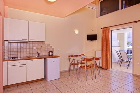 TV and multimedia, Kitchen or kitchenette, Dining area, pet friendly, stove