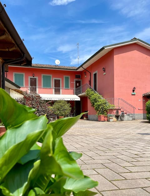 Property building, Day, Garden