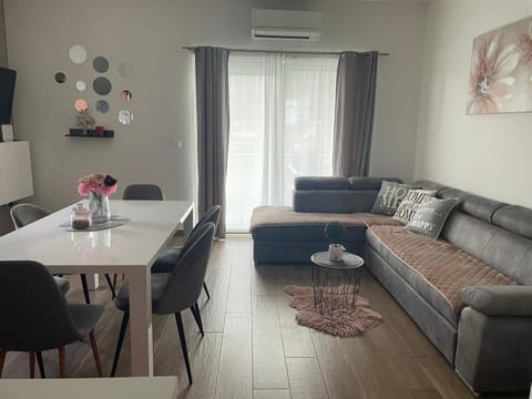 Apartman OZANA Apartment in Dubrovnik-Neretva County