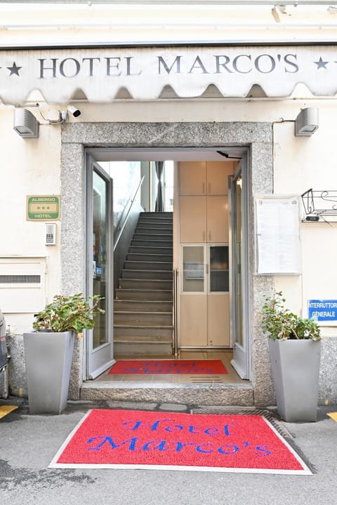 Facade/entrance, Property logo or sign