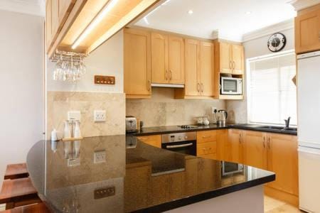 WATERFRONT - Quay Largo two bedroom on the water with mooring Apartment in Knysna