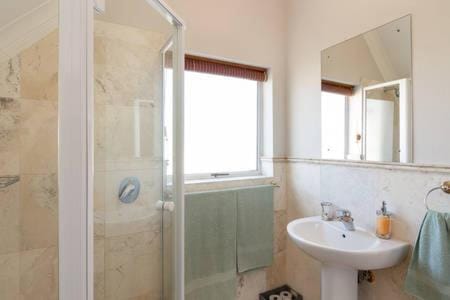 WATERFRONT - Quay Largo two bedroom on the water with mooring Apartment in Knysna