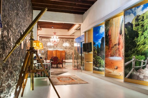 Communal lounge/ TV room, Lobby or reception