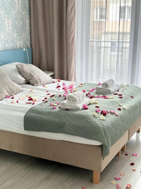 Bed, Night, Other, Photo of the whole room