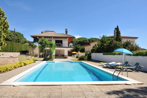 Property building, Facade/entrance, Garden, Swimming pool