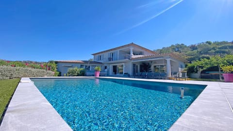 Facade/entrance, Swimming pool