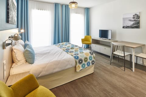 Dining area, Bedroom