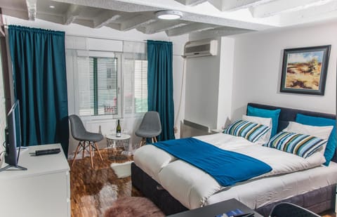 Bed, Other, Photo of the whole room, Decorative detail