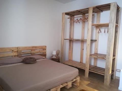 Photo of the whole room, Decorative detail, Bedroom