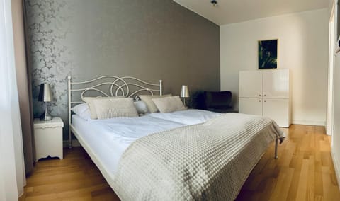 Bed, Balcony/Terrace, Bedroom