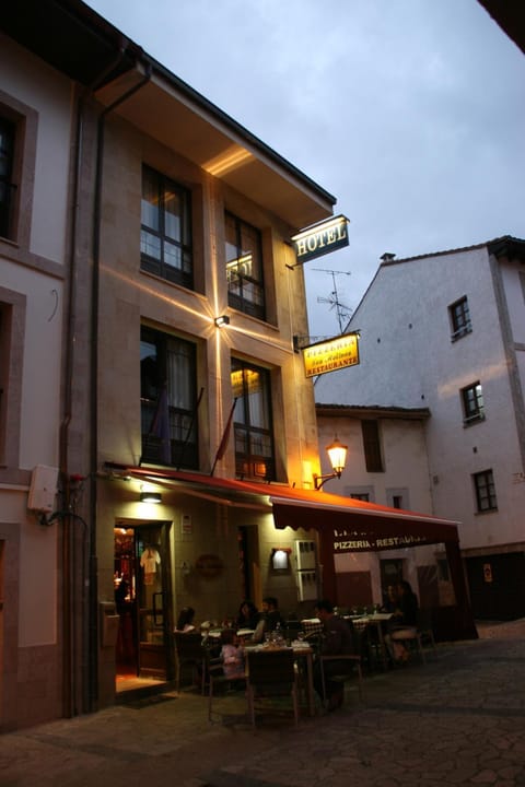 Property building, Facade/entrance, Location