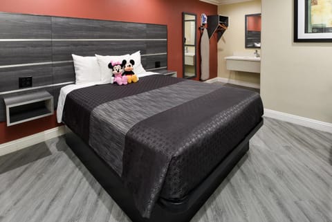 Pacific Inn Anaheim Motel in Buena Park