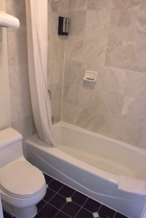 Discovery Inn Motel in Hayward