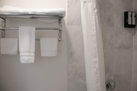 Discovery Inn Motel in Hayward